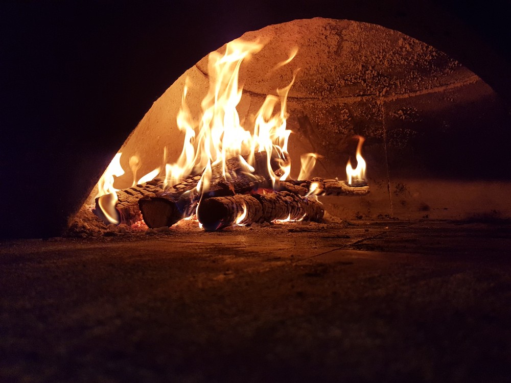 Le Four à Bois - Restaurant Pizzeria Bar - BELIGNEUX - La Valbonne